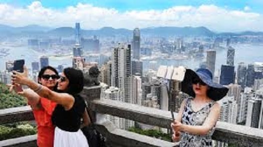 Tourists-in-Hong-Kong-1
