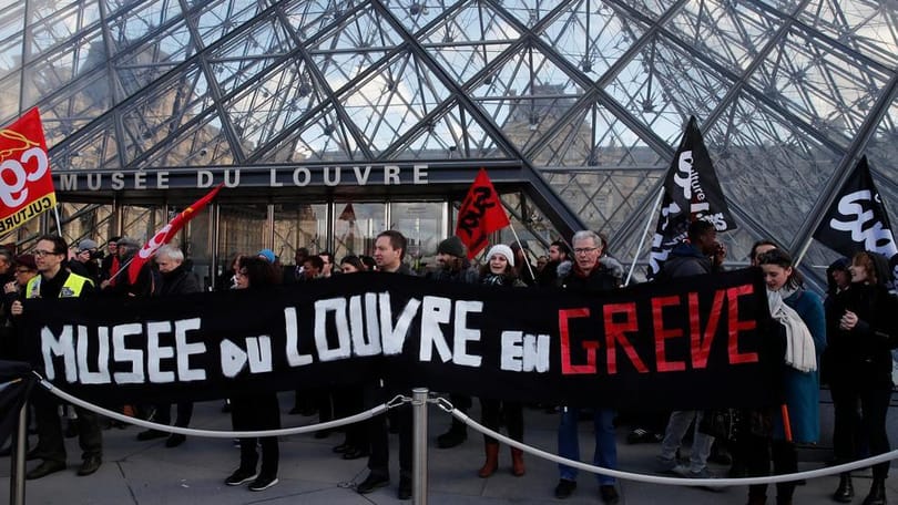 Paris protesters: Sorry, tourists, no Louvre for you today