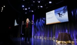 Forretningsaftaler, professionelle færdigheder og inspirerende uddannelse giver inspiration til den første dag af IMEX America 3. Rejse- og turismenyheder – Globale, betroede, uafhængige MPI keynote Kelly McDonald | eTurboNews | eTN