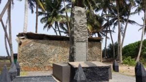 костенурка 2 Мемориалът за жертвите в Пералия. Един от няколкото на западния бряг на островите. | eTurboNews | eTN