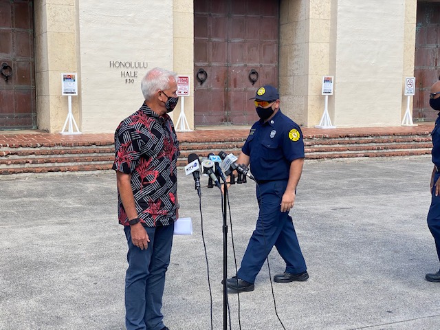 Honolulu Mayor wants tourists back while Governor Ige says wait!