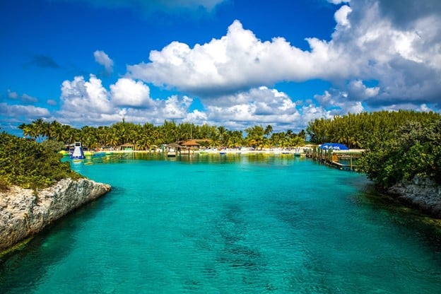 Sandal Royal Bahamian: Adilt ki pi abondan sèlman destinasyon tout-enklizif